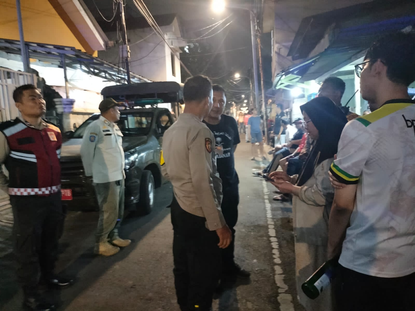 Remaja Nongkrong Sambil Diduga Mabuk di Senen Dibubarkan Polisi Sebagai Respon Cepat Dari Laporan Warga Melalui 110