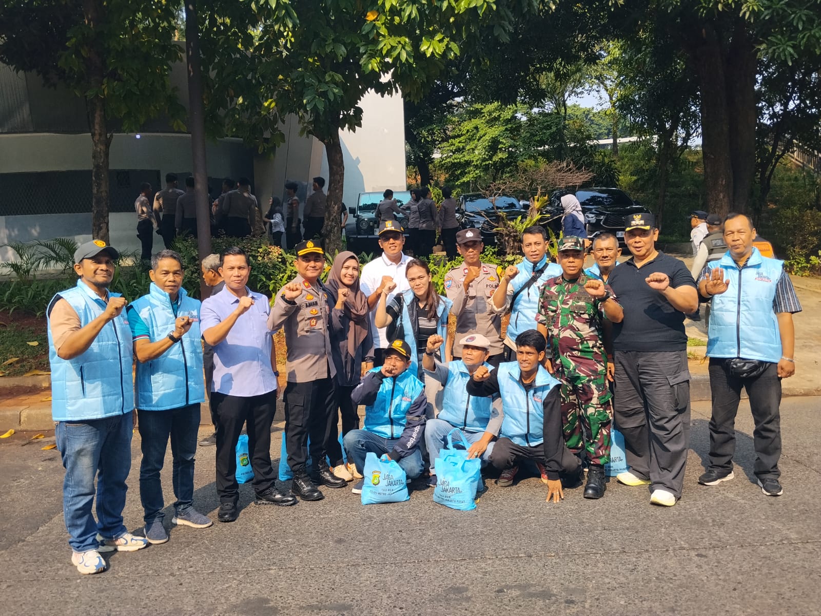Kapolsek Senen Dampingi Warga Paseban Hadiri Apel Jaga Jakarta di Pejompongan