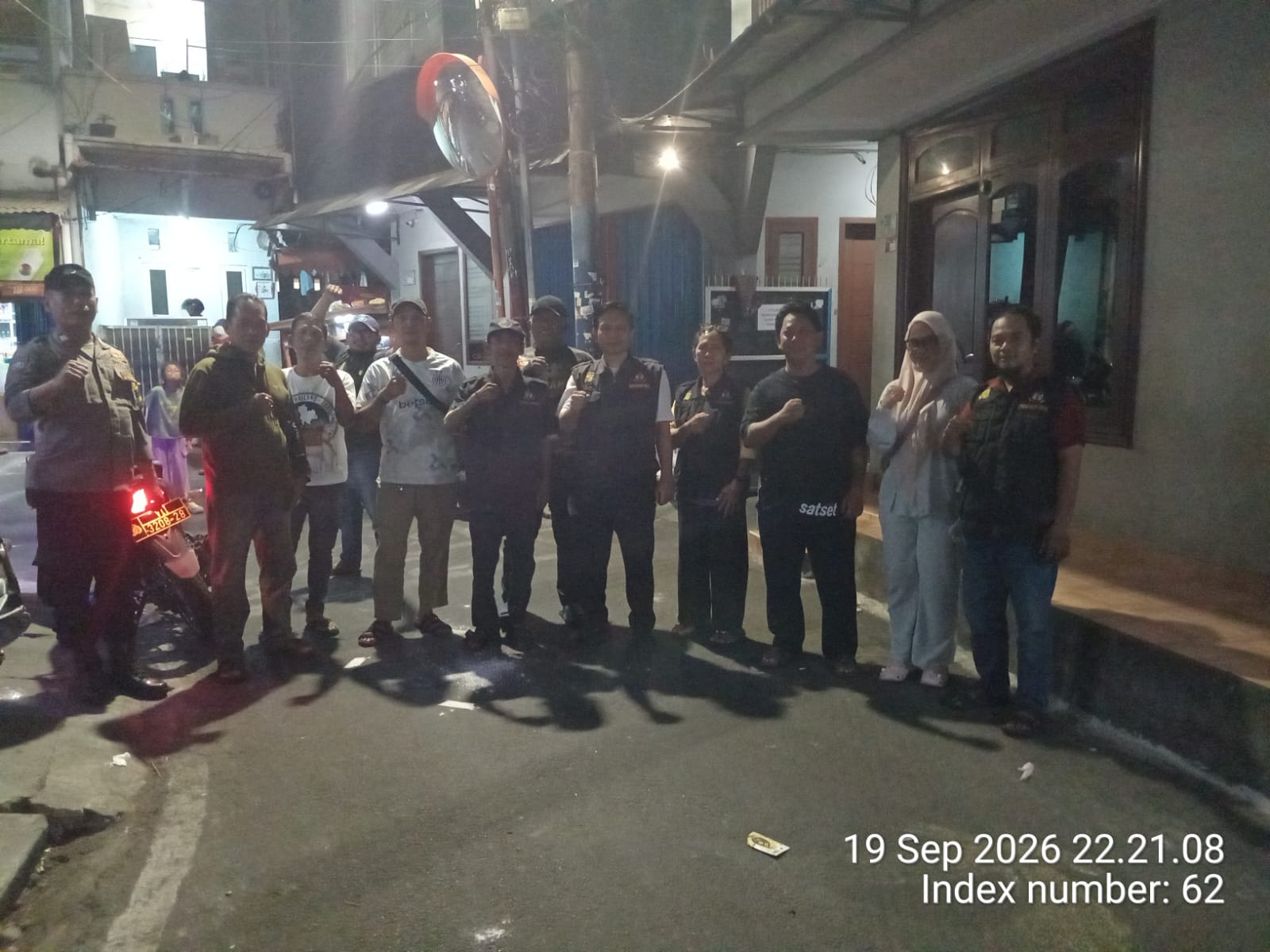 Patroli Bersama Bhabinkamtibmas dan Pokdarkamtibmas Galur, Cegah Gangguan Kamtibmas hingga Malam Hari