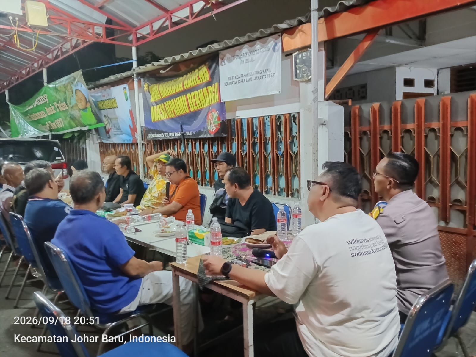 Bhabinkamtibmas Hadiri Pertemuan Paguyuban RW, LMK dan FKDM Kampung Rawa