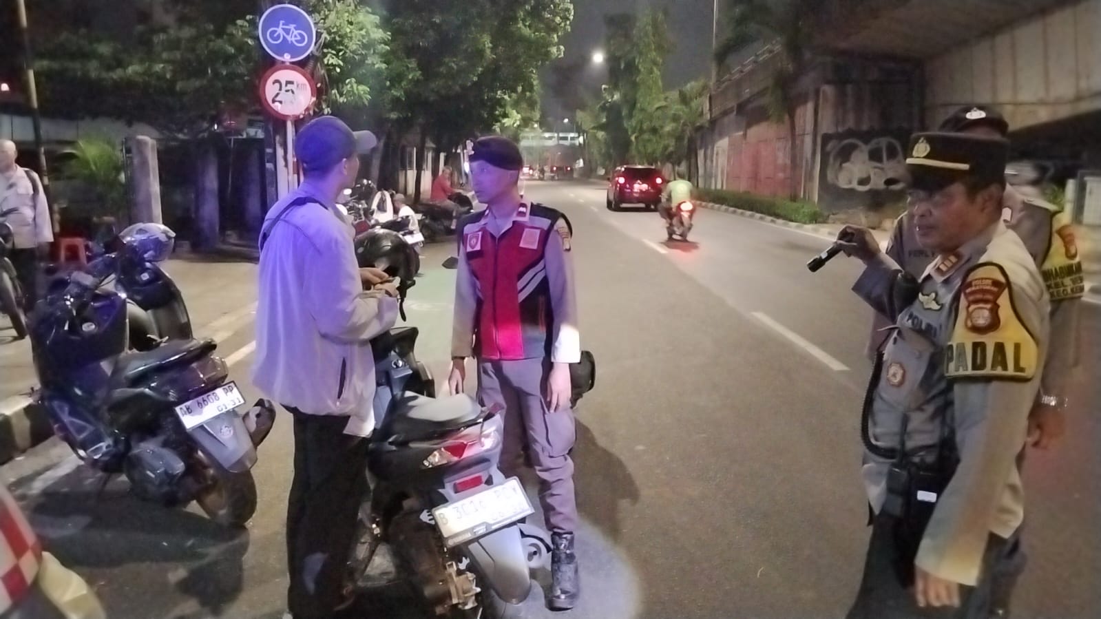 Cipta Kondisi Stasioner Diperkuat, Polsek Kemayoran Antisipasi Gangguan Kamtibmas Dini Hari