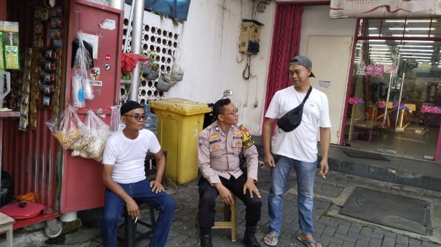 Sambang Dialogis, Bhabinkamtibmas Cempaka Putih Timur Serap Informasi Warga
