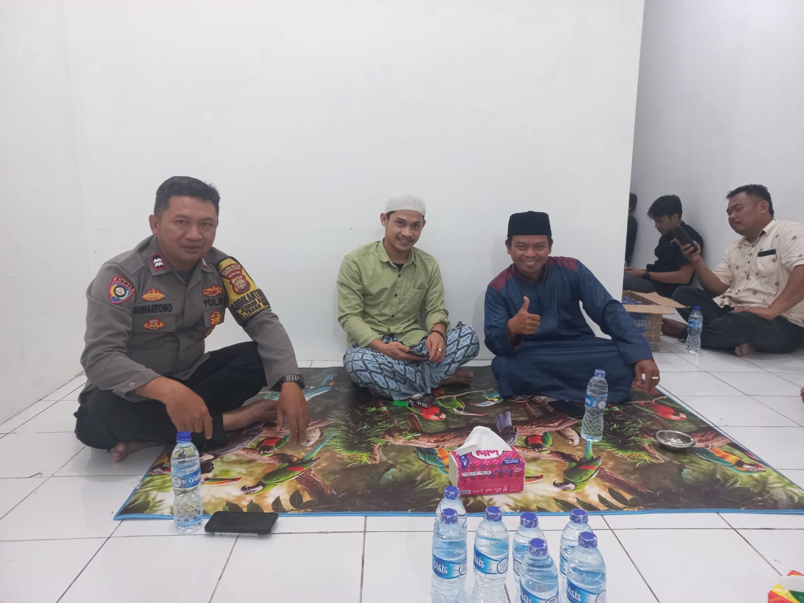 Bhabinkamtibmas Kebon Kacang Sambangi Warga, Perkuat Sinergi Jaga Kamtibmas di RW 06