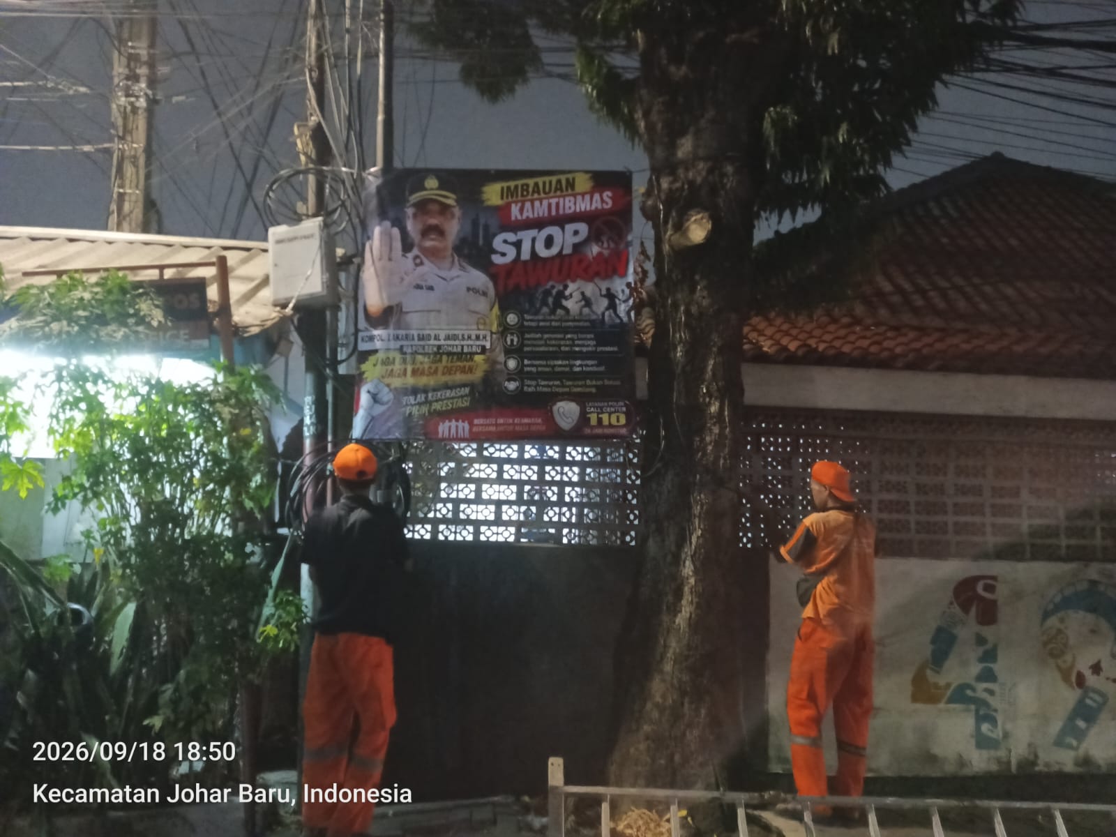 Cegah Tawuran, Polsek Johar Baru Pasang Spanduk Imbauan Kamtibmas di Kampung Rawa