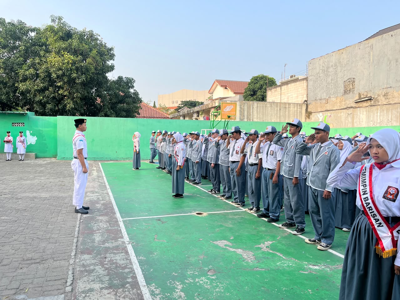 Bhabinkamtibmas Goes to School di SMK Al Ahyar 1, Polisi Ajak Pelajar Perkuat Disiplin dan Bijak Bermedia Sosial