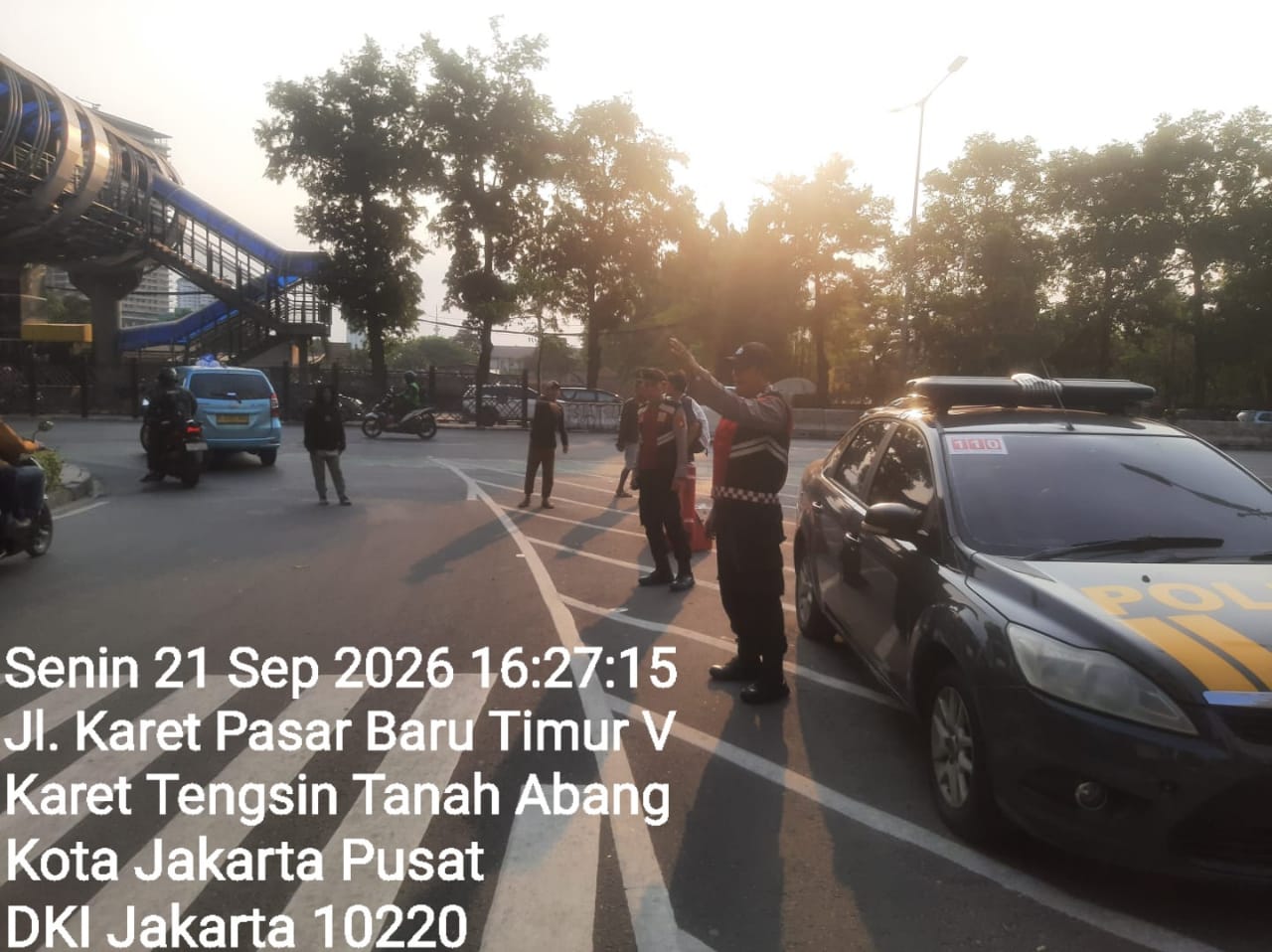 Patko 1052 Gelar Pengaturan Lalu Lintas dan Strong Point Sore Hari di Karet Tengsin