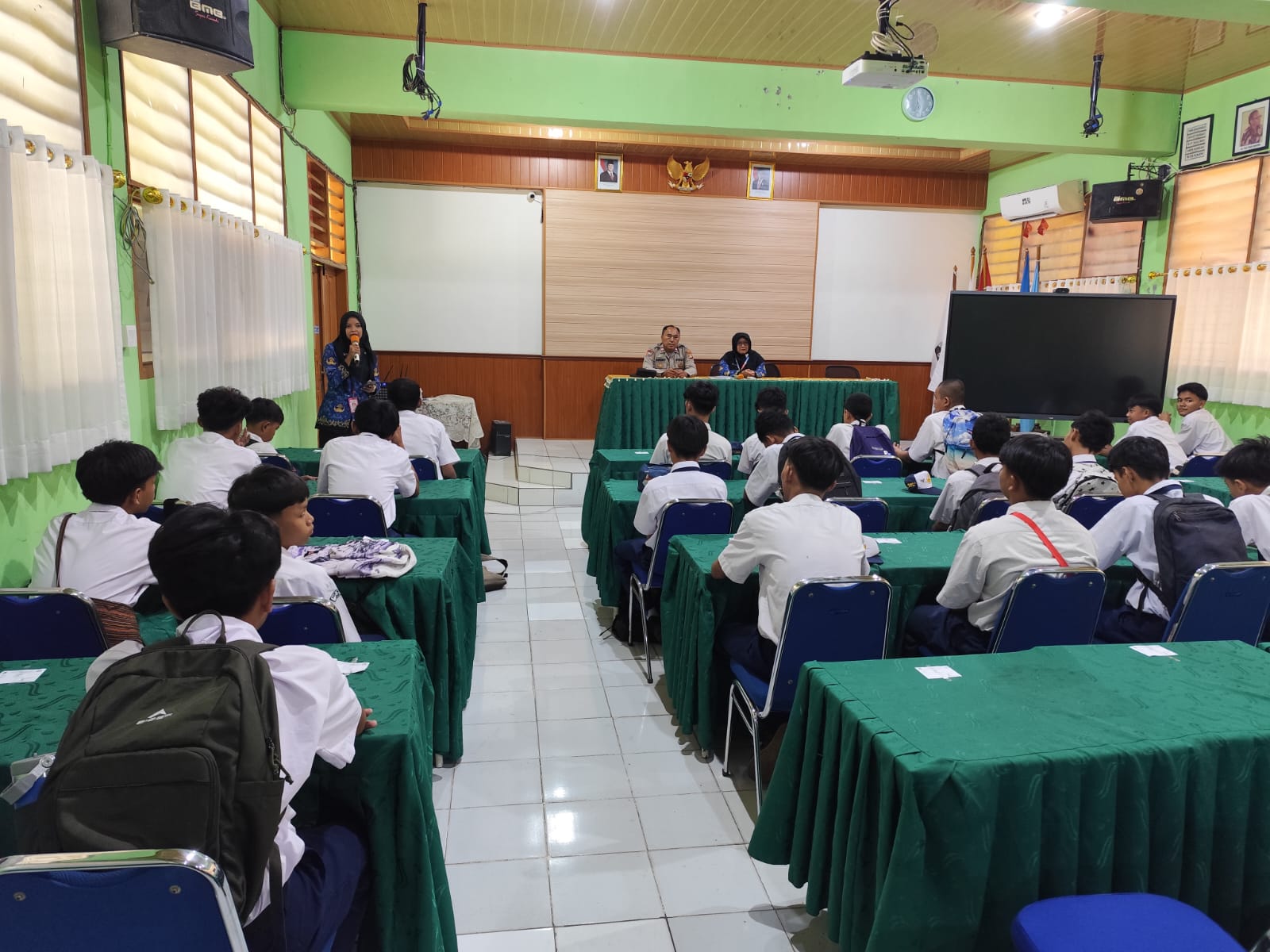 Cegah Kenakalan Remaja, Polsek Johar Baru Beri Pembinaan Hukum kepada Pelajar SMPN 2 Jakarta