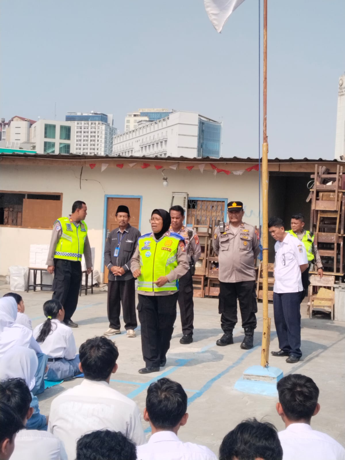 Bapak Asuh Polri Bekali Pelajar SMA Triwibawa dengan Edukasi Hukum