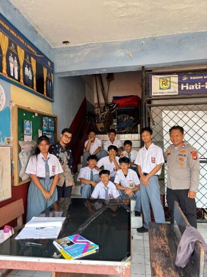 Polsek Cempaka Putih Sambangi SMK PGRI 4, Perkuat Pesan Kamtibmas kepada Pelajar
