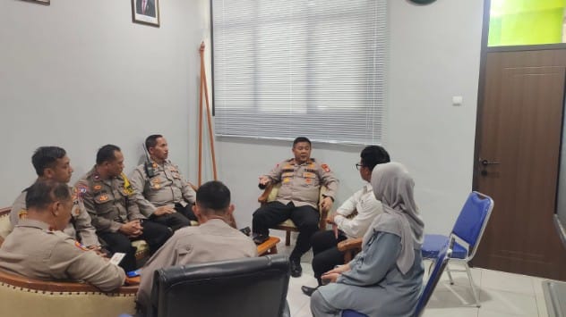 Program Bapak Asuh, Kapolsek Cempaka Putih Sambangi SMK Cempaka dan Perkuat Pembinaan Pelajar