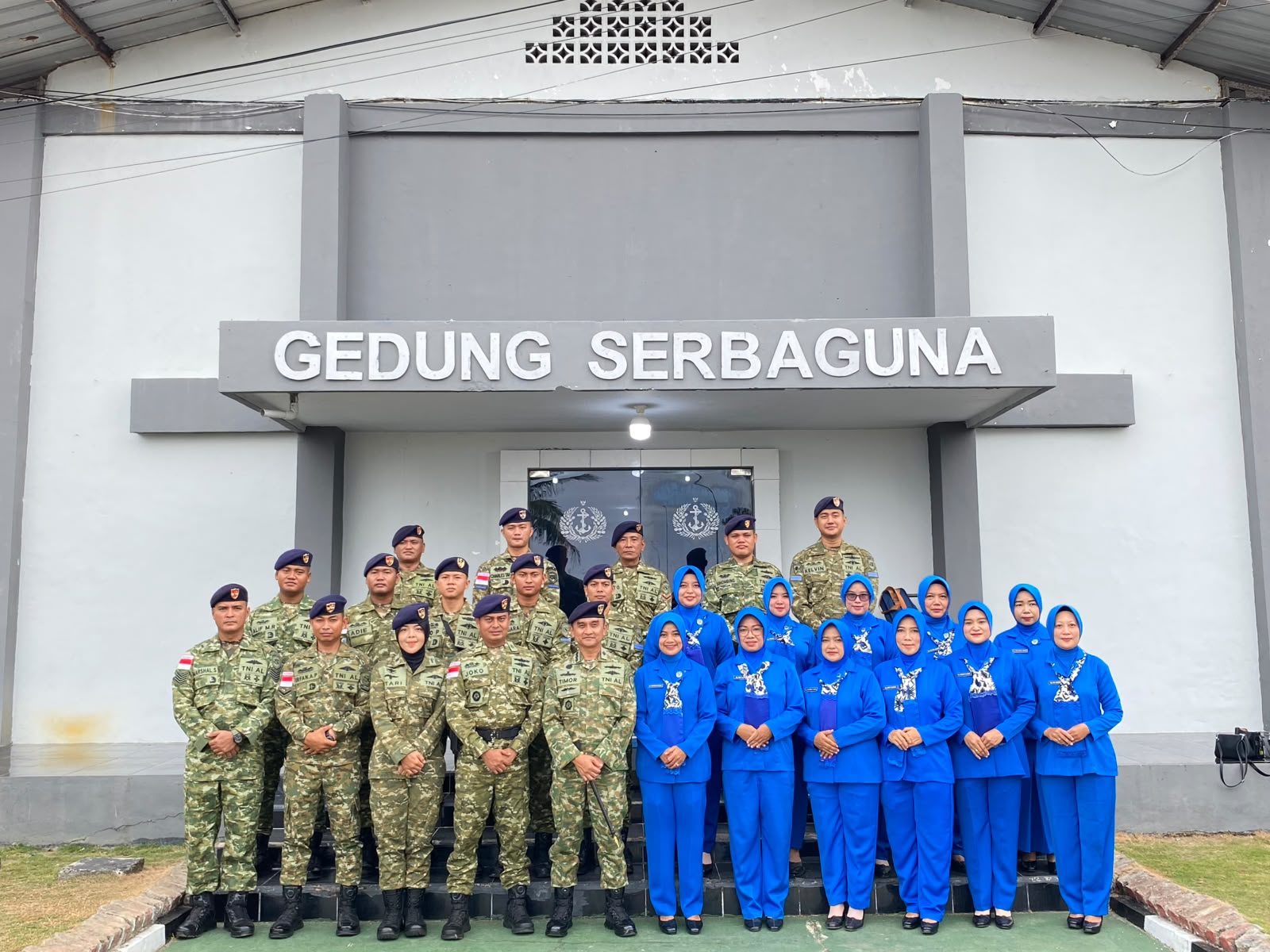 Semarak HUT Ke-81 TNI, Danlanal Bintan Bersama Prajurit Ikuti Donor Darah