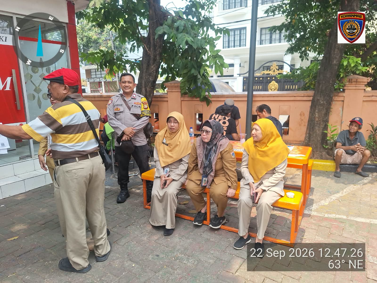 Penyaluran Bantuan Beras 30 Kilogram di Pegangsaan Berlangsung Aman dan Tertib