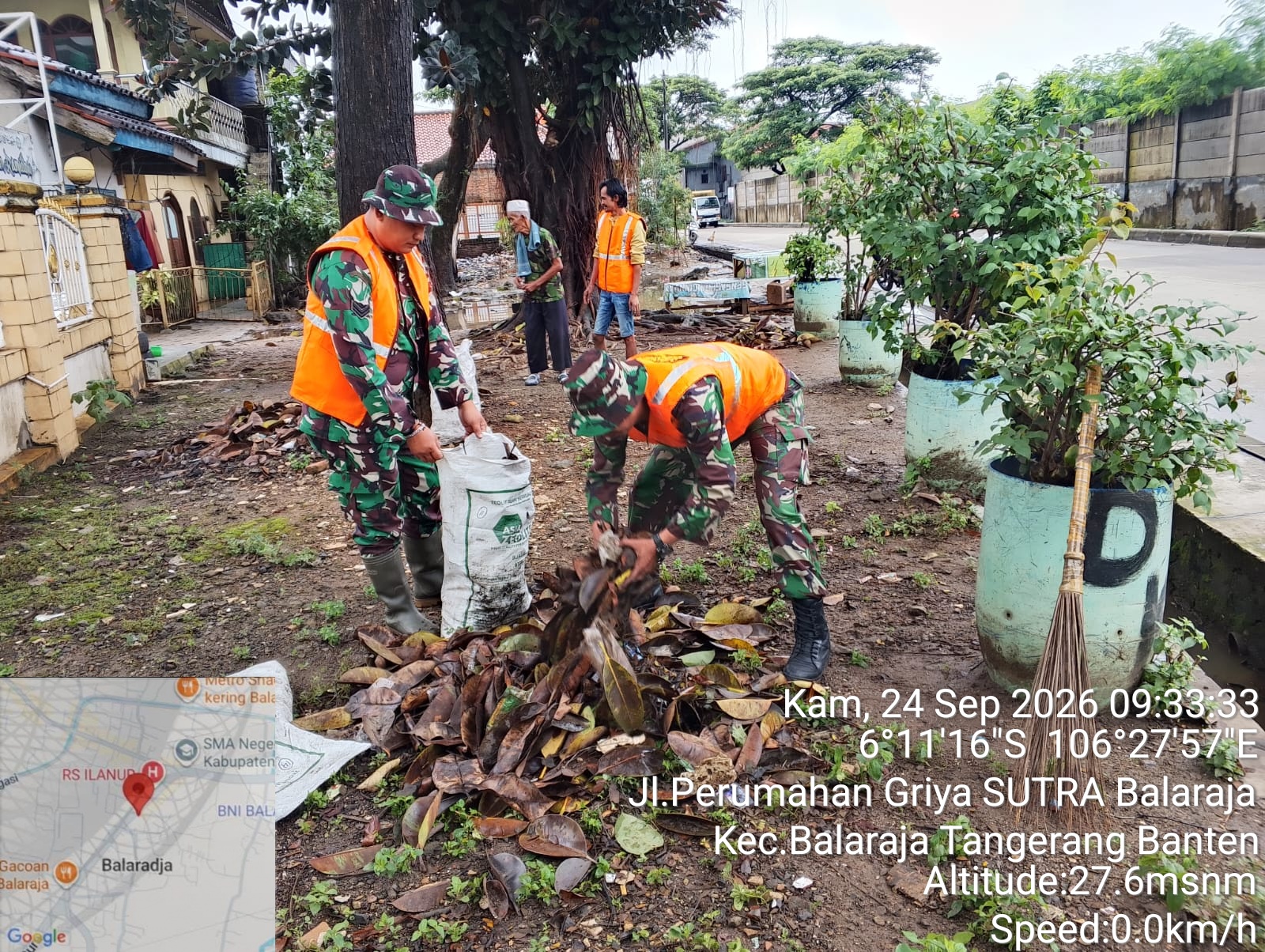 Satgas Sampah Kodim 0510/Tigaraksa Turun Langsung Bersihkan Tumpukan Sampah di Desa Talagasari