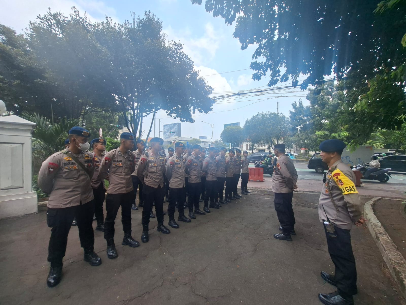 Polsek Metro Gambir Siagakan Personel Gabungan Amankan Aksi Unras di Gambir