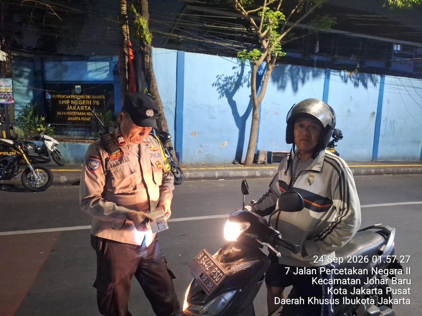 Tak Beri Celah Kejahatan, Polsek Johar Baru Gelar Razia hingga Dini Hari