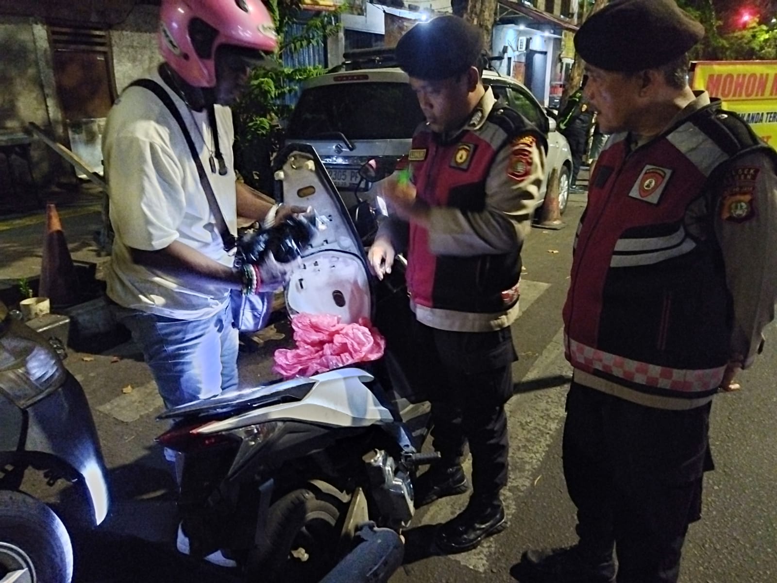 Polsek Senen Gelar Razia Stasioner Dini Hari, Sasar Sajam hingga Balap Liar