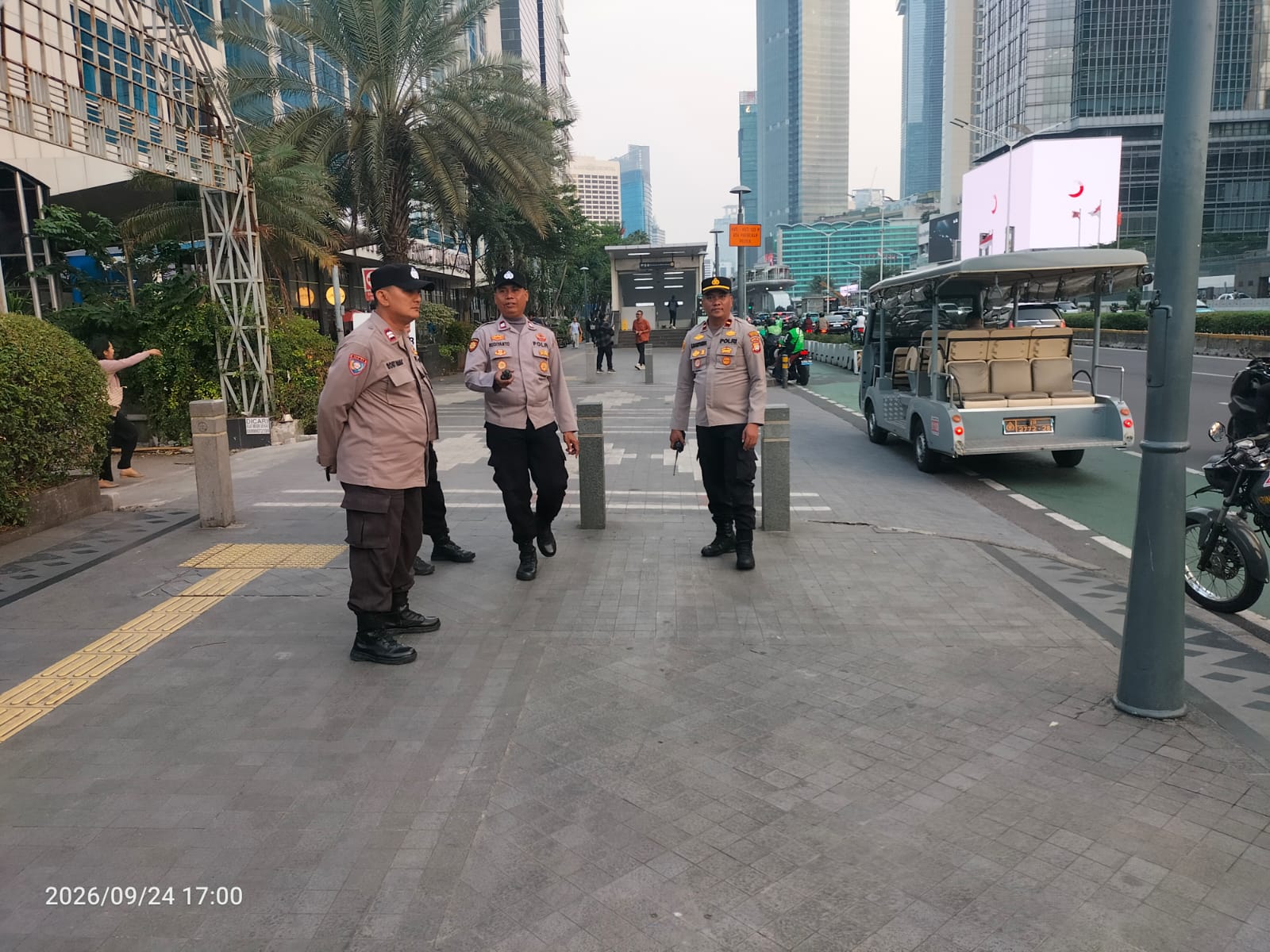 Ramai Aktivitas Warga, Polisi Ingatkan Keamanan Barang Bawaan di Thamrin
