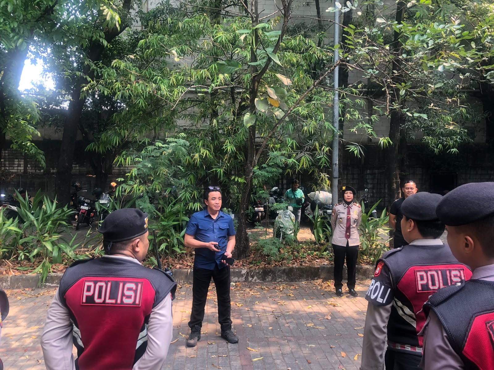 43 Personel Gabungan Siaga Amankan Akomodasi Timnas Malaysia Dan Singapura Di Hotel Mulia