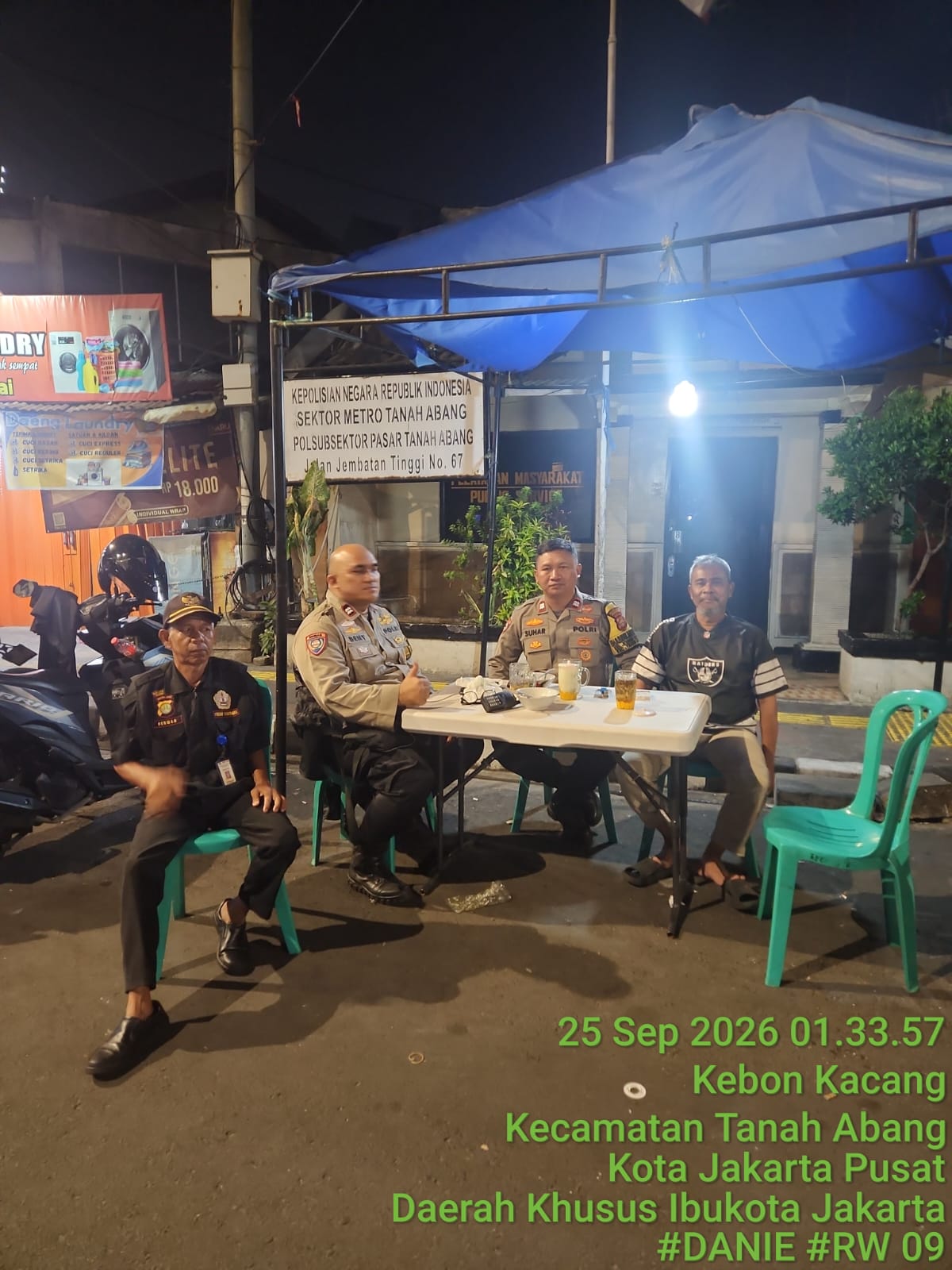 Bhabinkamtibmas Sambangi Poskamling RW 09 Kebon Kacang, Perkuat Sinergi Jaga Keamanan Lingkungan
