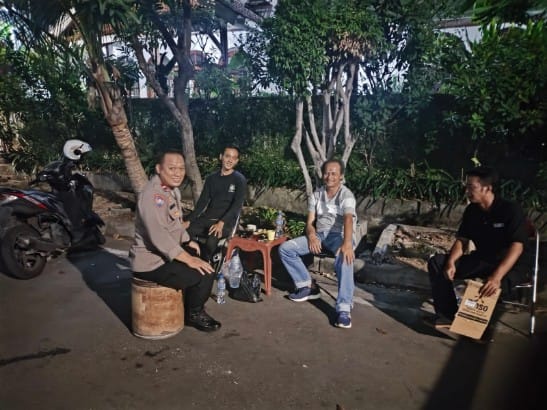 Jaga Kamtibmas, Bhabinkamtibmas Cempaka Putih Barat Berdialog dengan Awak Kamling