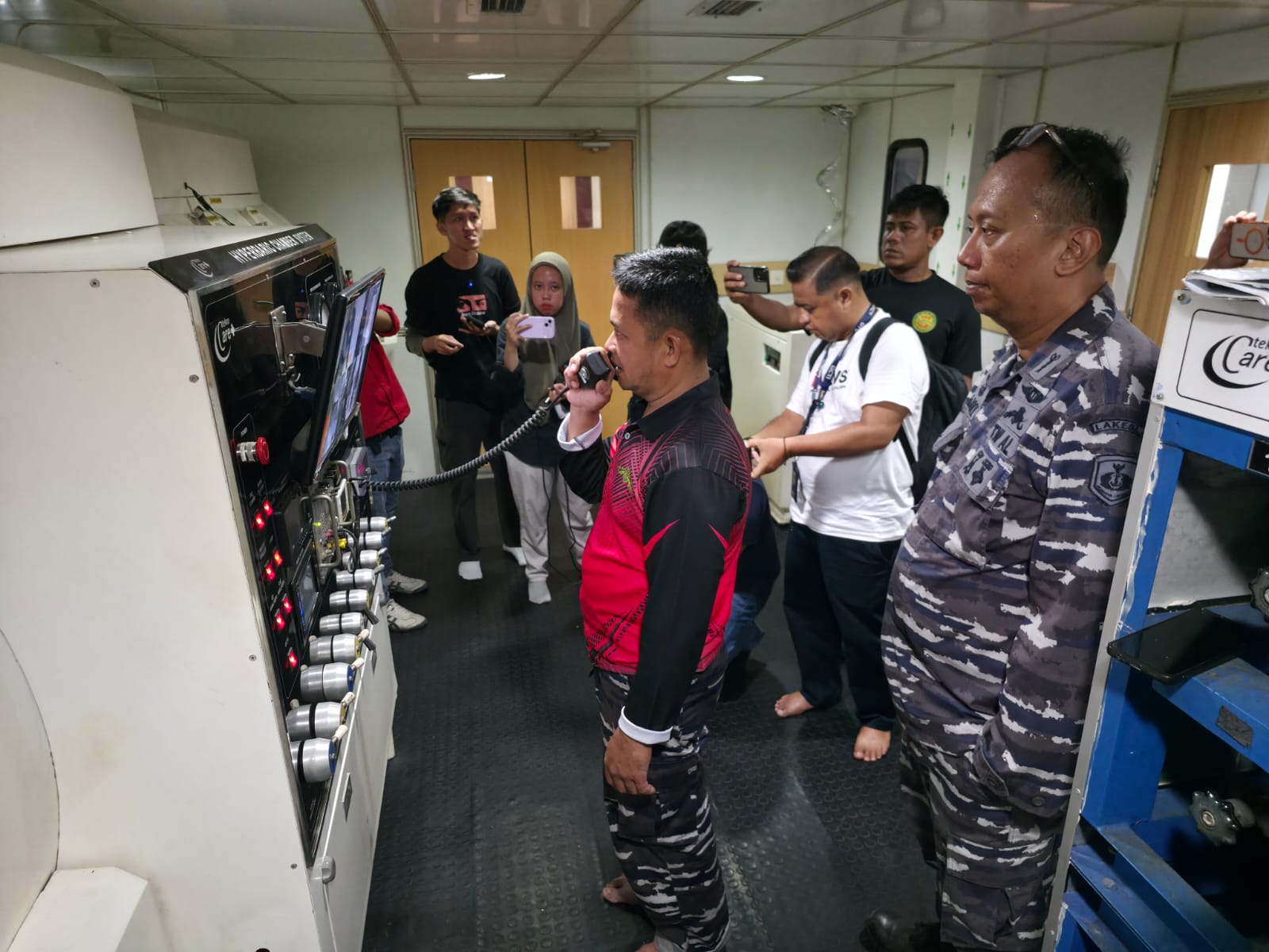 Dukung Keselamatan Operasi SAR, Tim Ahli TNI AL Sukses Uji Fungsi Chamber Hyperbarik KN SAR Purworejo