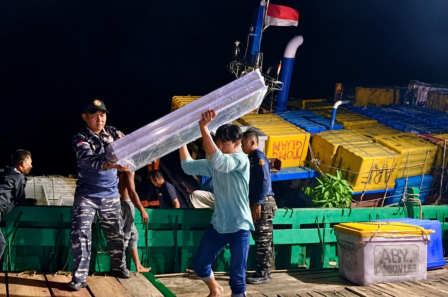 Posal Kijang Respons Cepat Evakuasi KM Alferro yang Kandas di Perairan Mangkil Kecil