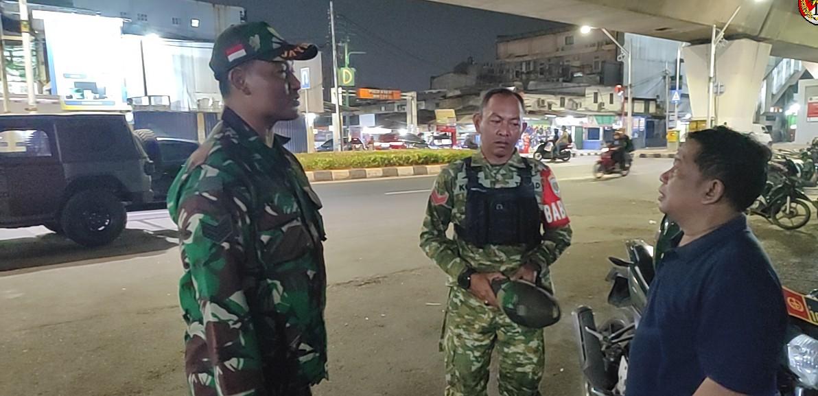 Koramil 04/Pulogadung Bersama Komduk Intensifkan Patroli, Ciptakan Kamtibmas Kondusif di Wilayah Binaan