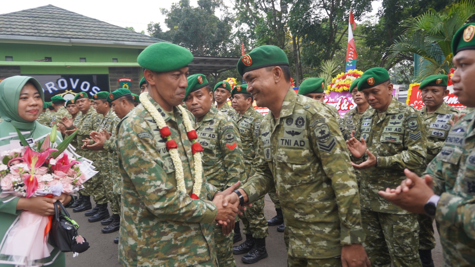 Tradisi Korps Pelepasan Warga Kodim 0510/Tigaraksa, Letkol Inf Yudho Setyono, S.H. Dilepas Penuh Kehangatan