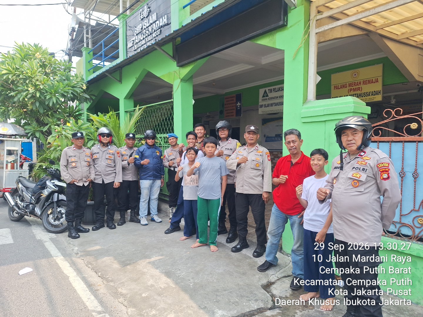 Patroli Siang Menyusuri Titik Rawan, Polsek Johar Baru Cegah Gangguan Kamtibmas