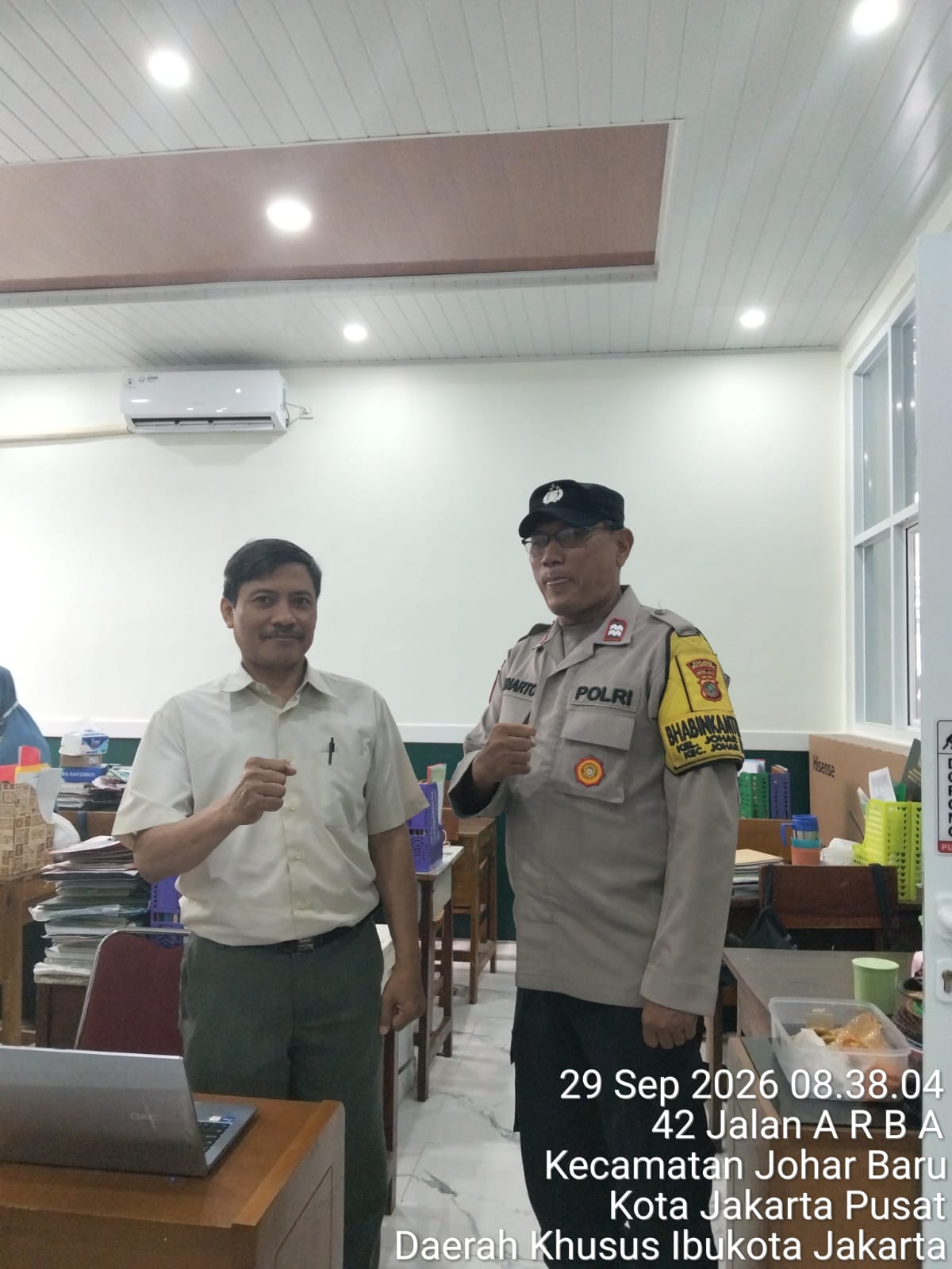 Jalin Sinergi dengan Sekolah, Bhabinkamtibmas Johar Baru Imbau Pelajar Tak Terlibat Unjuk Rasa