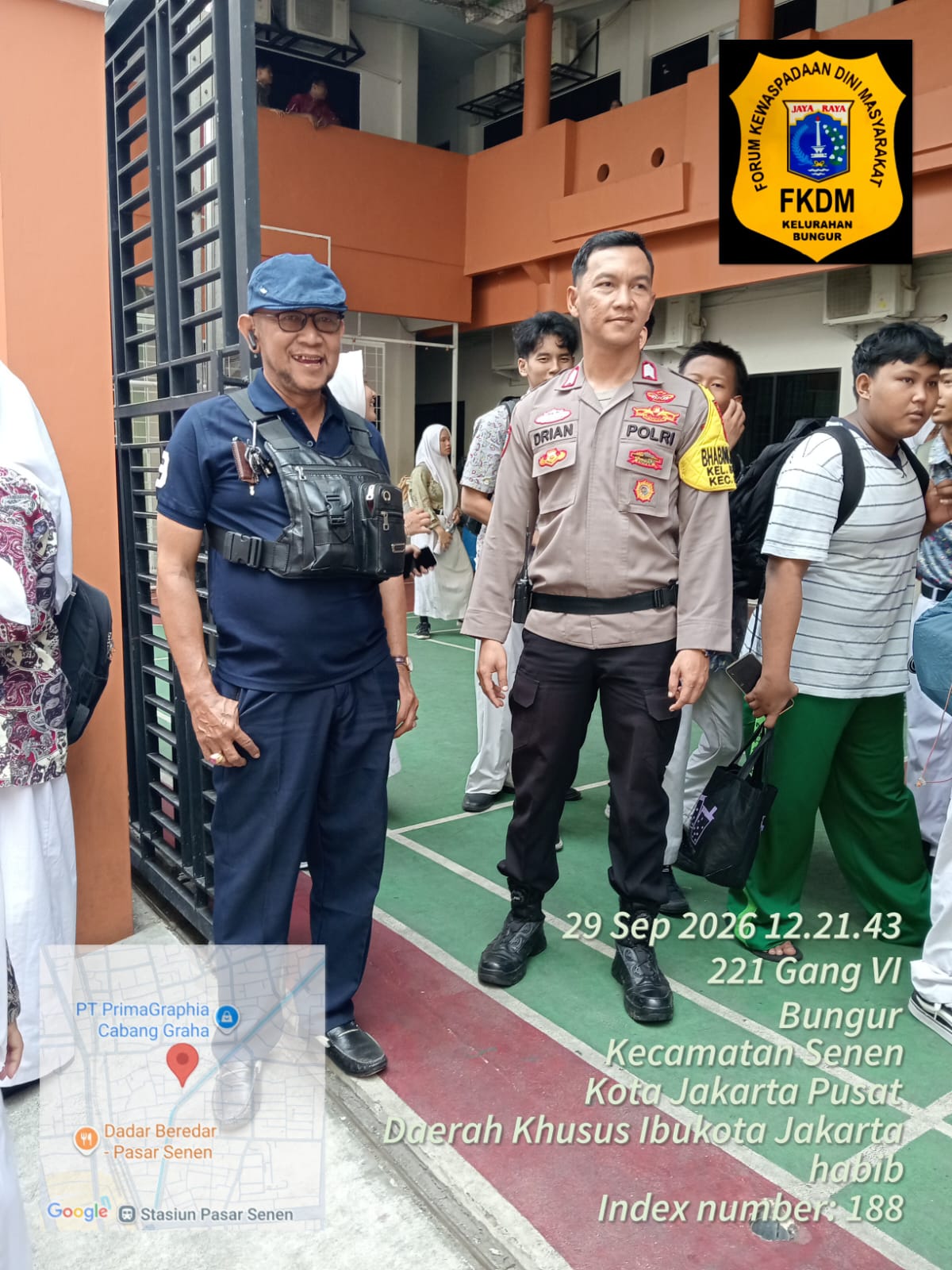 Bhabinkamtibmas Bungur Pantau Bubaran Siswa SMA Muhammadiyah 16 Jakarta, Cegah Tawuran