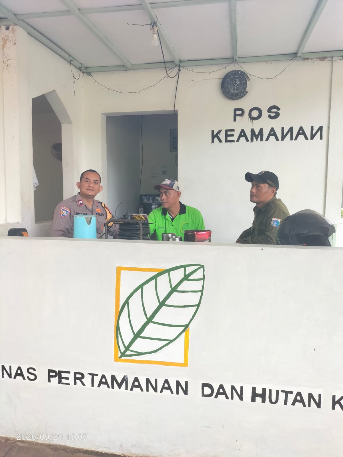 Dari Taman Situ Lembang, Bhabinkamtibmas Gandeng Pamdal Jaga Keamanan Lingkungan Menteng