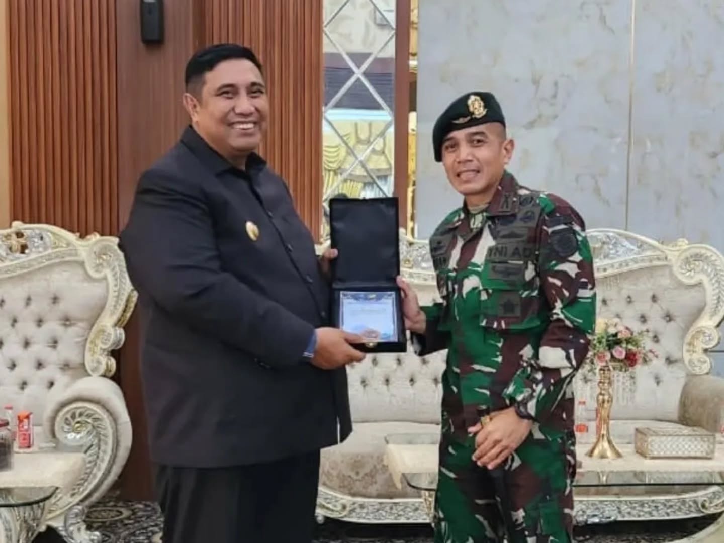 Yonif 432/WSJ Perkuat Sinergi dengan Pemkab Maros melalui Silaturahmi