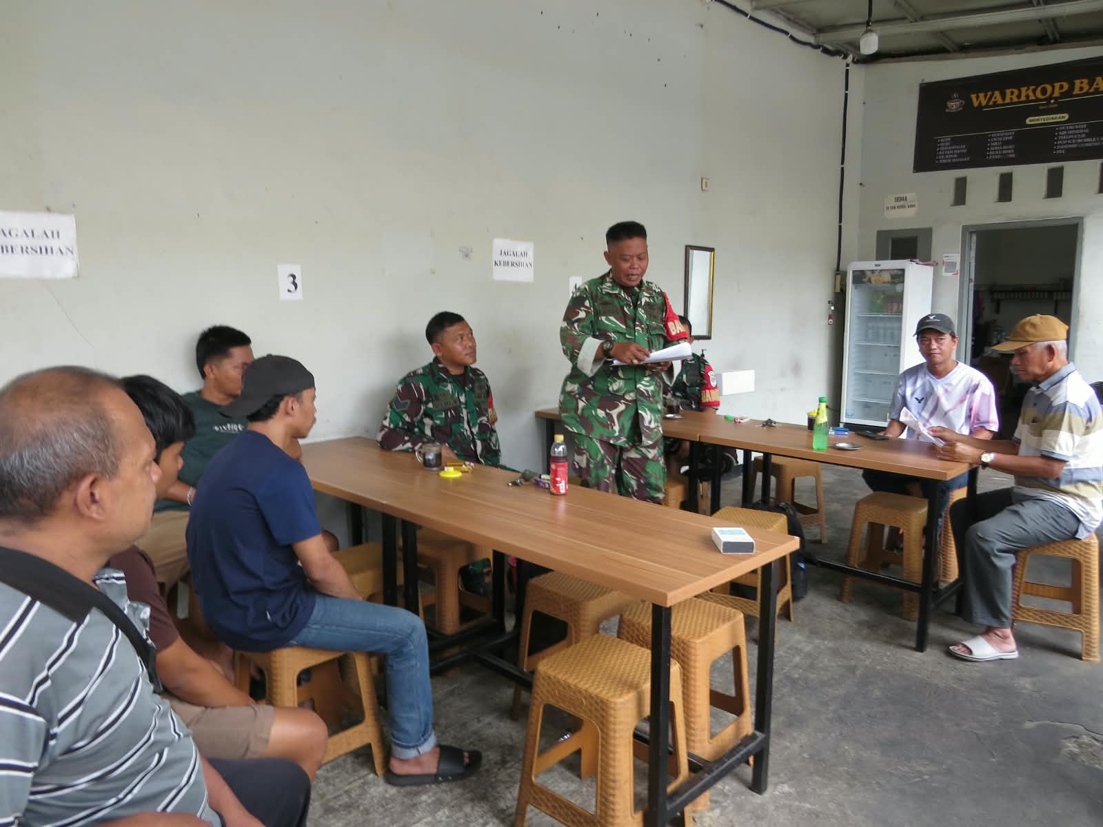 Babinsa Koramil 08/Duren Sawit Sosialisasikan Rekrutmen TNI AD Kepada Pelajar SMA Perguruan Rakyat-2