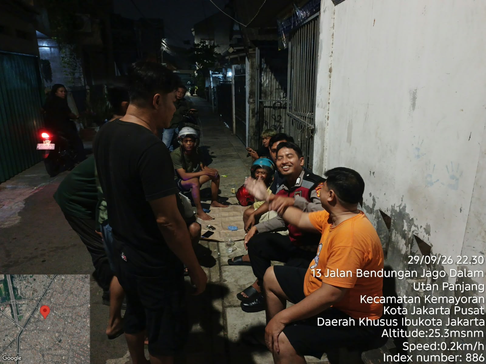 Lapor 110 Langsung Direspons, Polsek Kemayoran Hadir Selesaikan Keributan Warga Secara Humanis