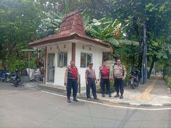 Patroli Siang Polsek Cempaka Putih, Polisi Sambangi Sejumlah Titik Cegah Gangguan Kamtibmas