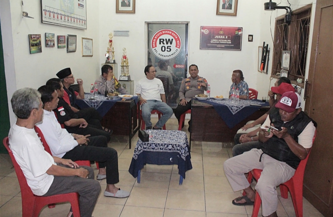 Silaturahmi dengan Ketua RT-RW dan Tokoh Masyarakat, Kapolsek Kemayoran Tampung Keluhan Warga