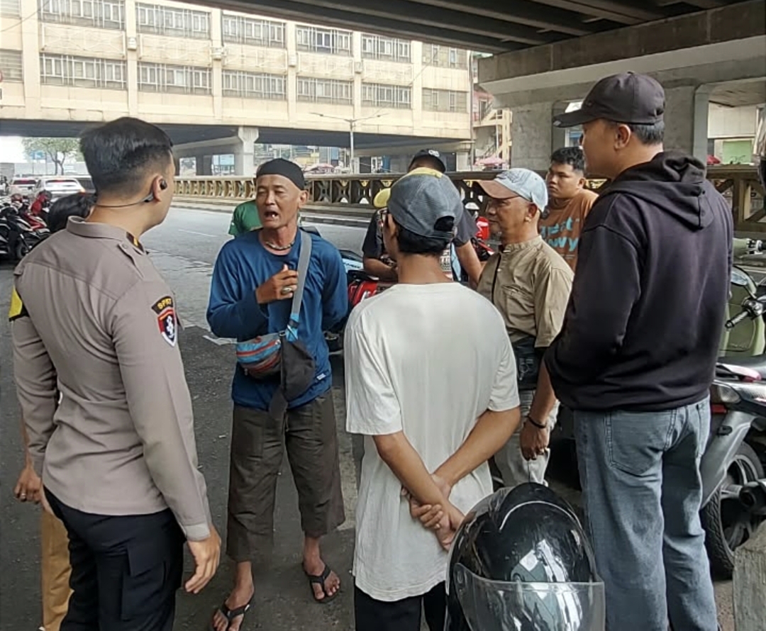 Layanan 110 Respons Cepat, Polisi Hadir Berikan Imbauan Humanis di Pasar Tanah Abang