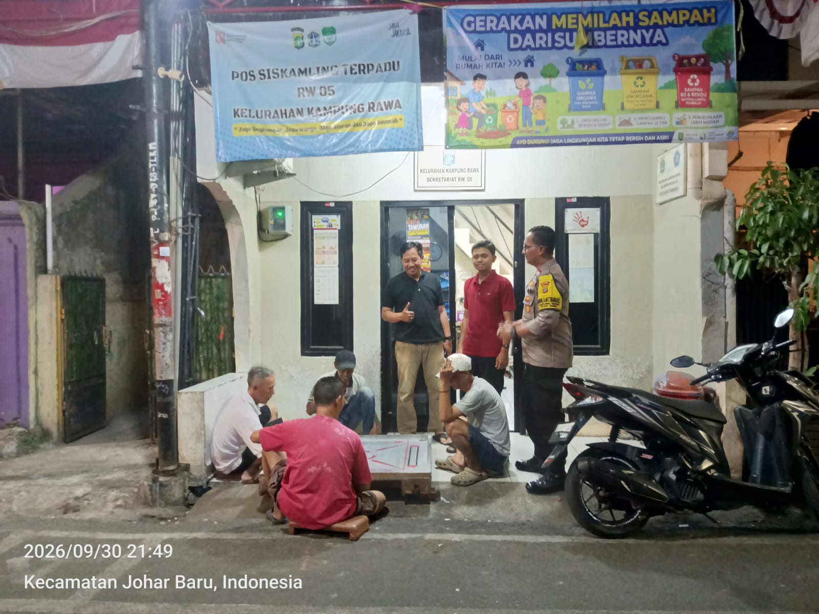 Patroli Malam Sambangi Satkamling RW 05 Kampung Rawa, Polisi Perkuat Kewaspadaan Warga