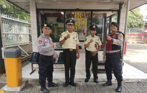 Polisi Hadir di Sejumlah Titik, Patroli Siang Polsek Cempaka Putih Antisipasi Gangguan Kamtibmas