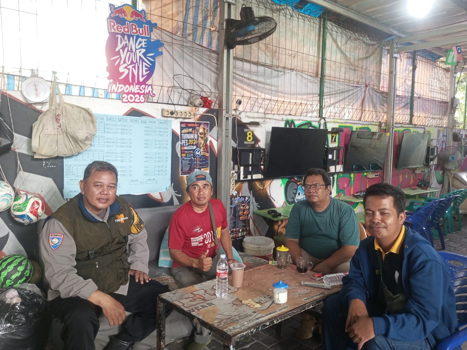 Sambangi Pedagang UMKM, Bhabinkamtibmas Karang Anyar Cegah Gangguan Kamtibmas