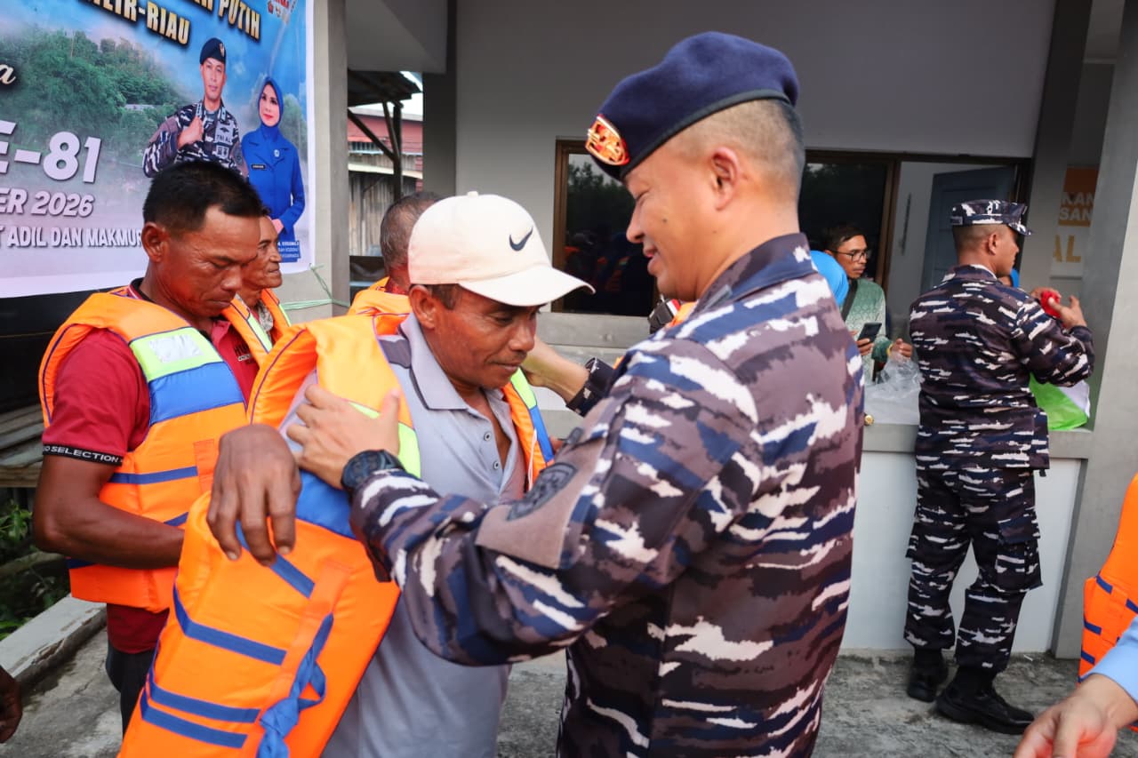 Dari Bagansiapiapi Hingga Panipahan, Danlanal Dumai Tebar Kepedulian Bagi Nelayan Kabupaten Rokan Hilir