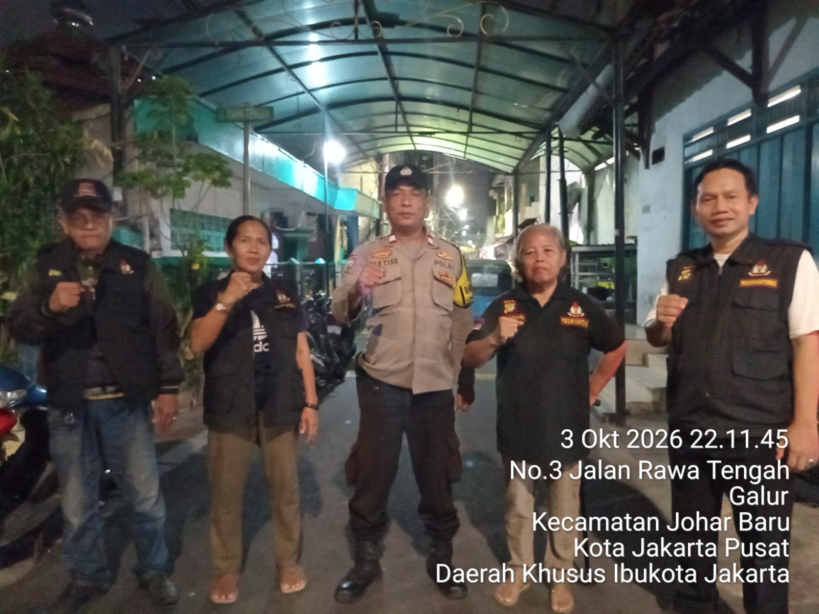 Patroli Bersama Pokdar Kamtibmas, Polsek Johar Baru Pantau Wilayah Galur