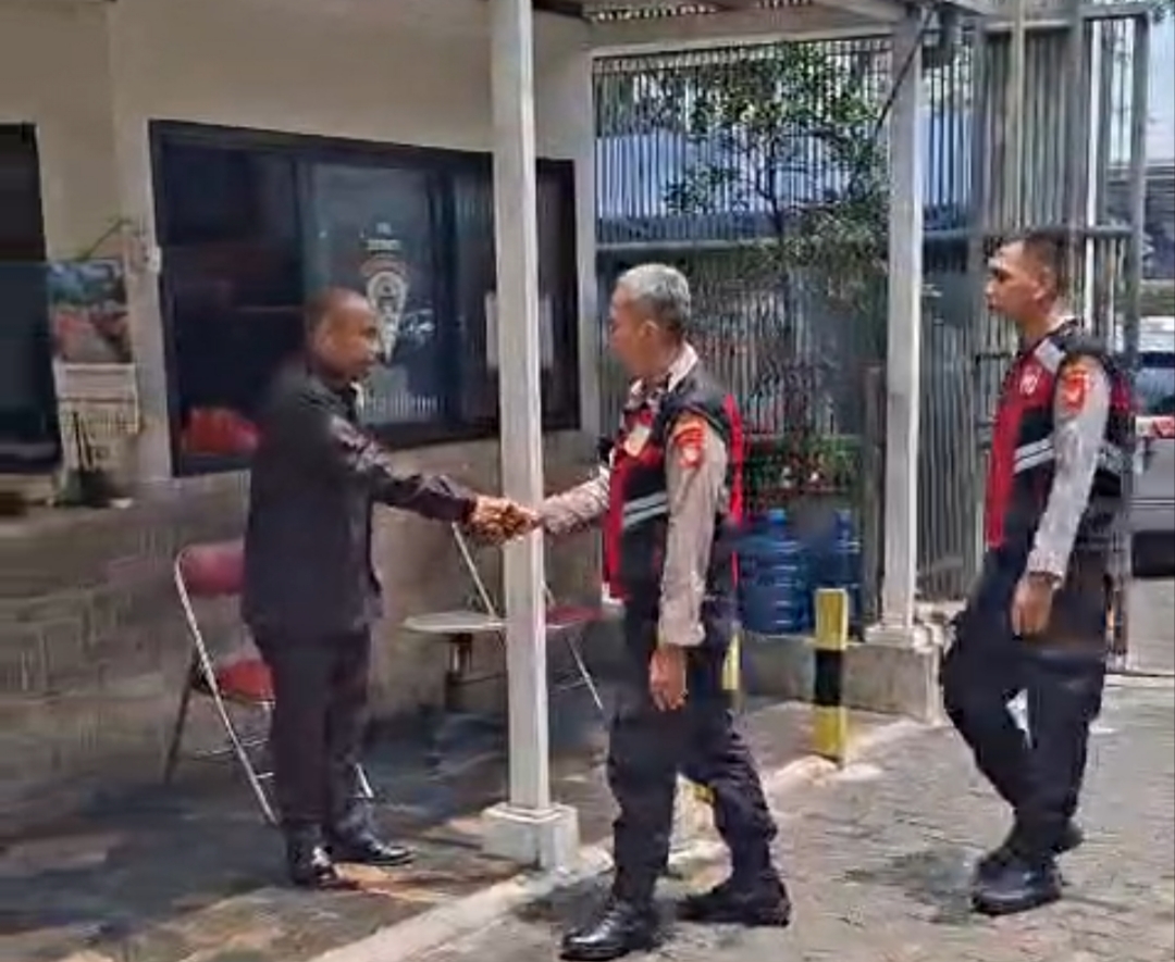 Sambang Siang Hari Dan Patroli Jalan Kaki Polsek Sawah Besar Perkuat Keamanan di Area Gereja