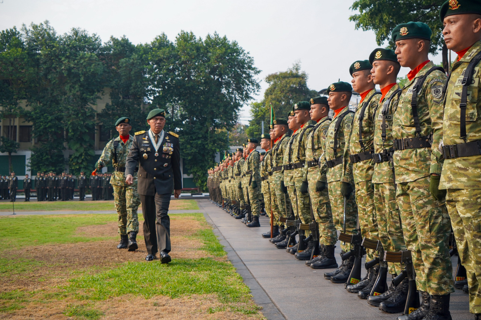 Irkostrad Pimpin Upacara HUT ke-81 TNI di Makostrad, Teguhkan Semangat TNI Kuat Bersama Rakyat