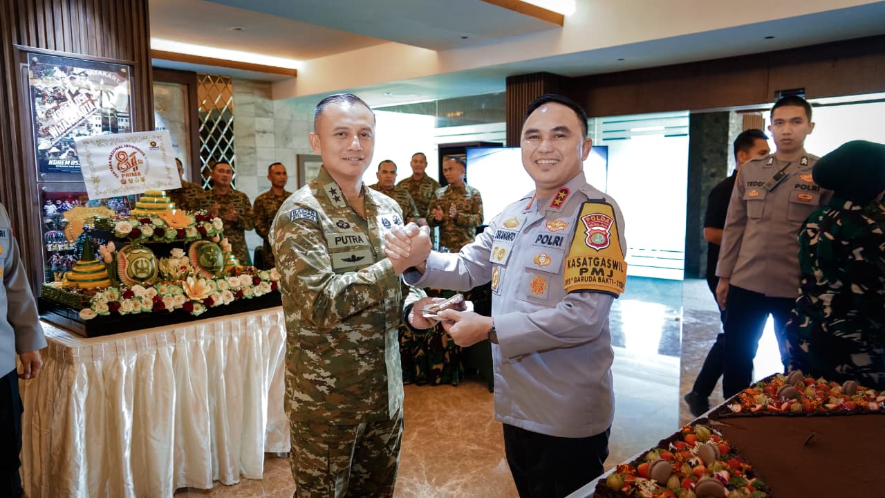 Kapolda Metro Jaya Hadiri Syukuran HUT TNI di Makodam Jaya