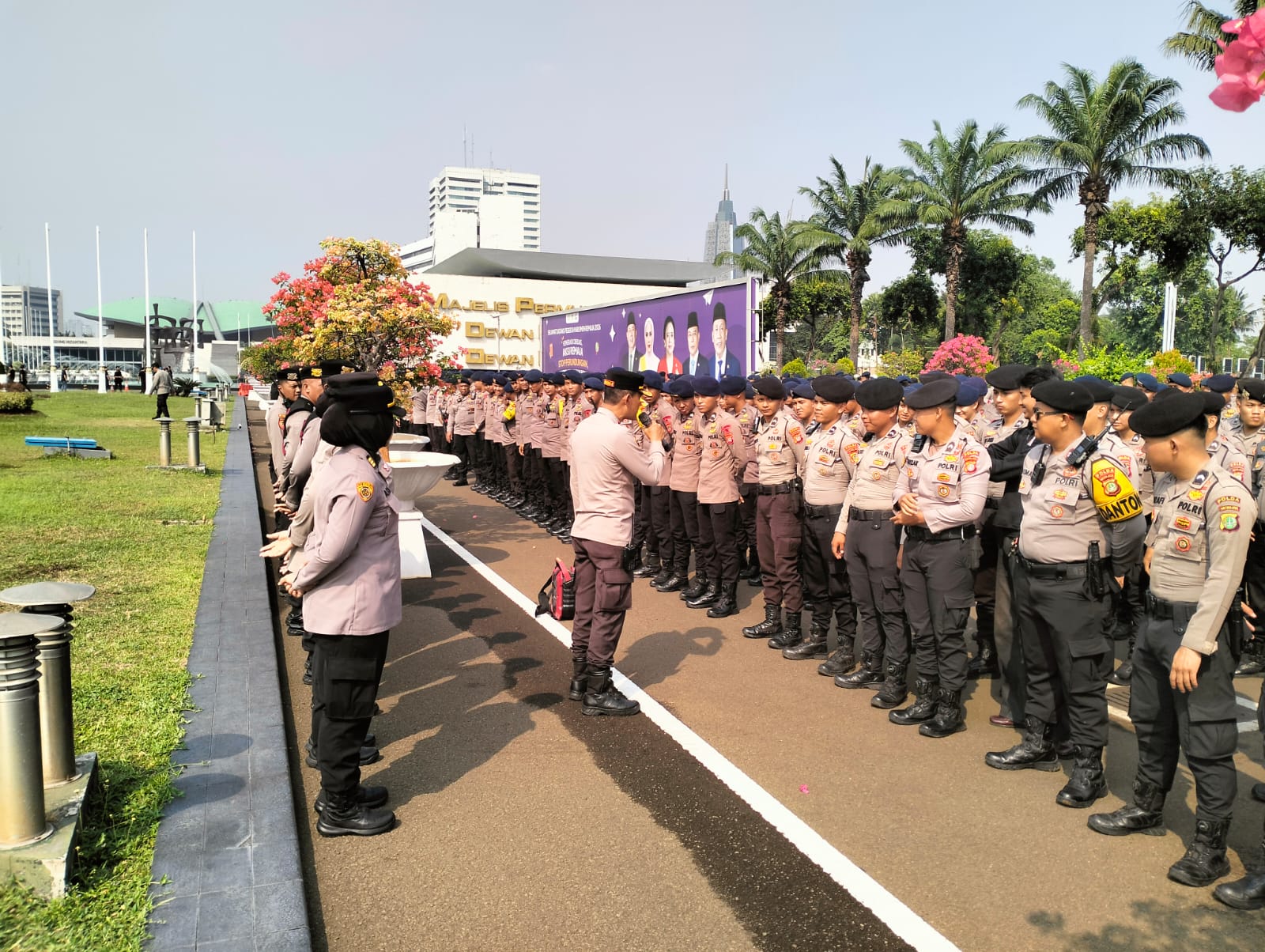Apel Kesiapan Pengamanan, Polri-TNI Siapkan 1.819 Personel Layani Aksi Unjuk Rasa di Gedung DPR RI