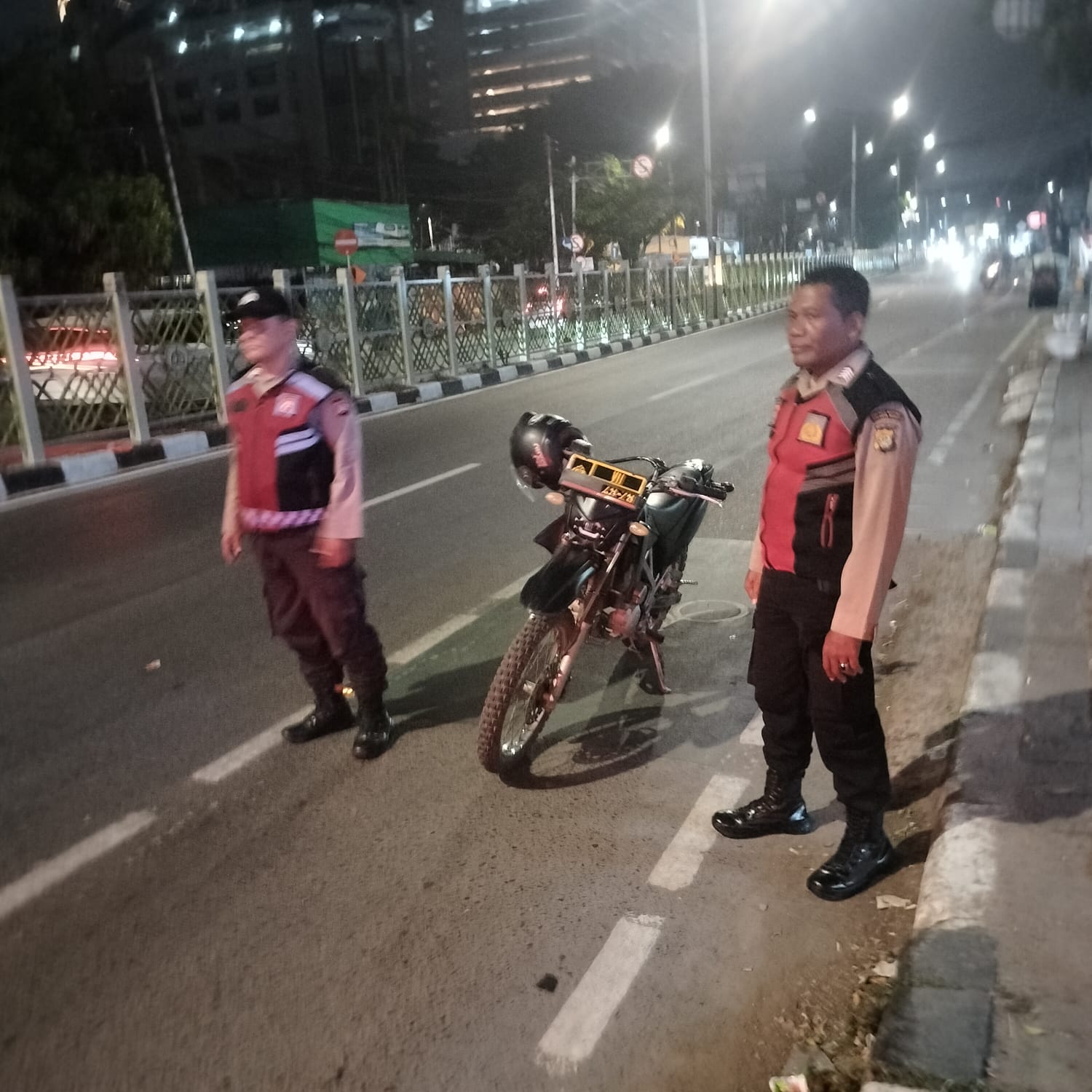 Patroli Mobile Polsek Metro Tanah Abang Jaga Kamtibmas hingga Dini Hari