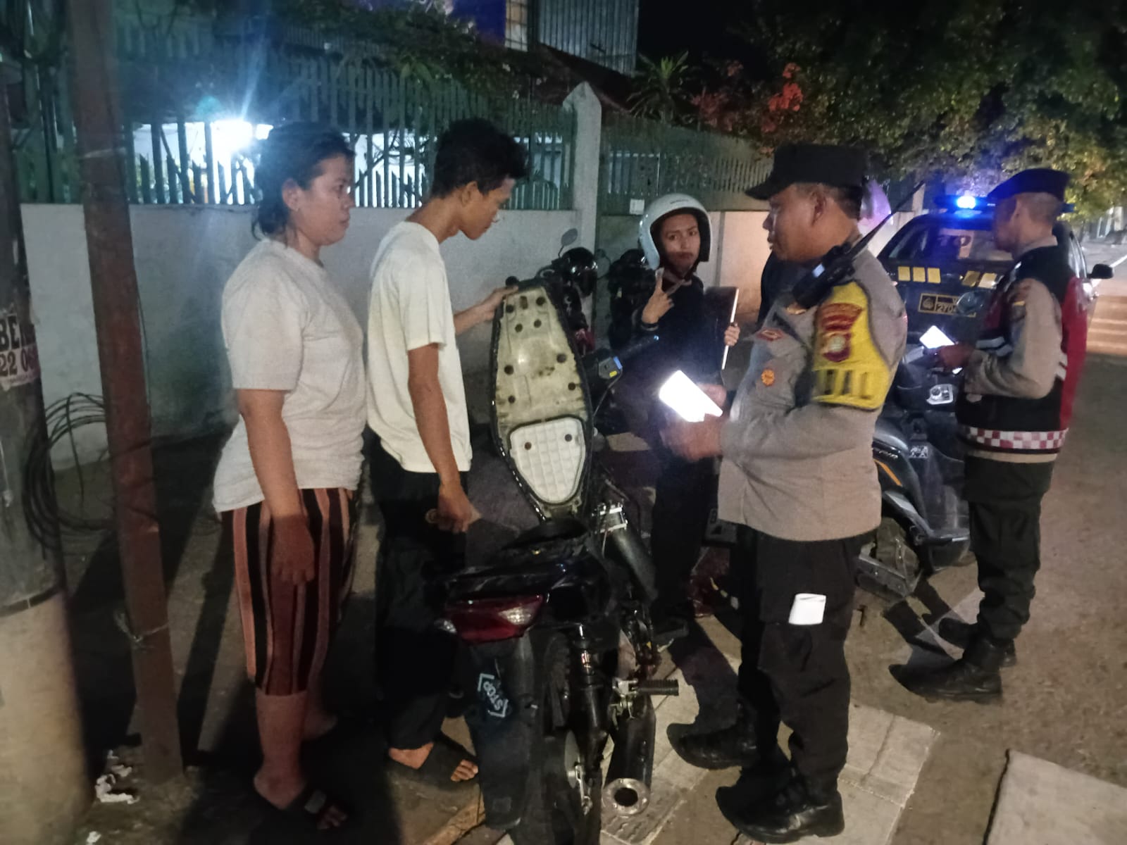 Polsek Cempaka Putih Jaga Keamanan Dini Hari Lewat Razia Stasioner