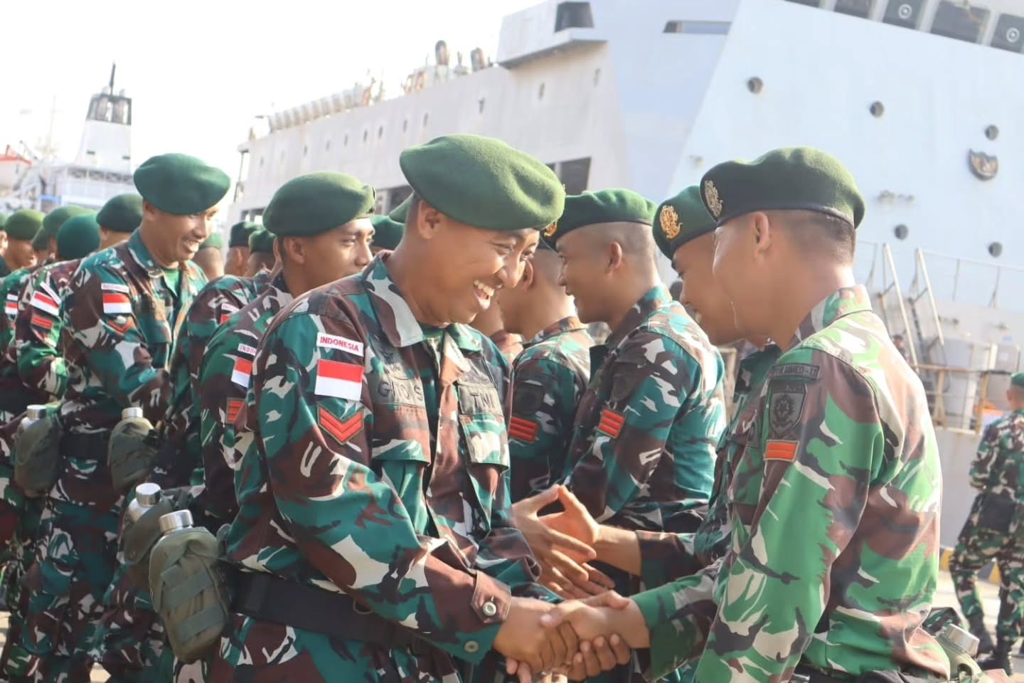 Naik Pangkat di Pelabuhan Benoa, Satgas Pamtas Yonarmed 12 Kostrad Apresiasi Prajurit Berprestasi